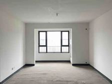 龙湖天辰新出125平中间层目前205万业主就卖 有钥匙