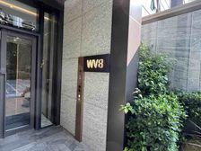 商铺林立 满足生活所需 购物便利 面向湿地公园