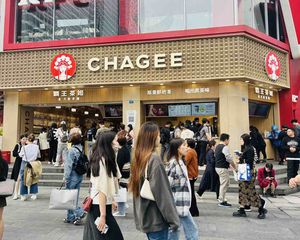 年底急卖,春熙路正街转角铺(霸王茶姬)年租15万,双证齐全!