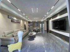 市中心CBD单价六千+带私人露台零公摊四房两卫精装