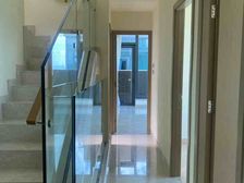 小學校網為74。中學校網為元朗區 。發展商為新鴻基