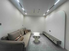 市中心!中山公园旁!步梯四楼精装三房!大院子停车!南北通透!