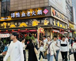 包税!年租22万,地铁口转角铺谭鸭血火锅,人流量大,产权清晰