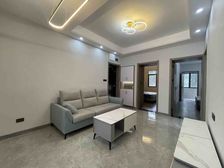 市中心!中山公园旁,步梯二楼!精装三房!三十出头!超高得房率