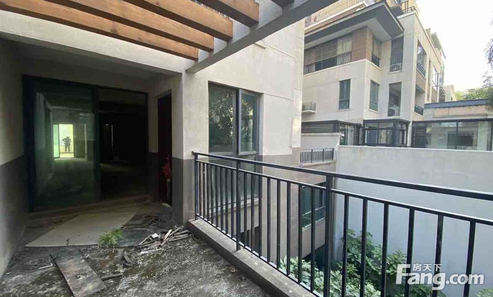 江北万科叠墅实用面积400平上下3层带露台带花园