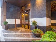 罕有地契985年,邻近港铁,香港大学,名校林立,单身贵族!