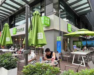 市中心!转角奶茶店,年租29万,带200平外摆,双证齐全急售