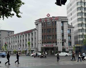 独栋!十字路口,成熟临街稳定商家(军大口腔)双证齐全无抵押!