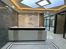 芙蓉广场正地铁口,大道198平,全套家具,24H空调