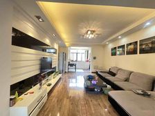 市中心!电梯洋房!五楼边户三房!全屋阿里斯顿暖气!实木地板!