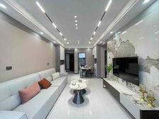 市中心!书包房!核心地段!精装三房!拎包入住!房东诚售