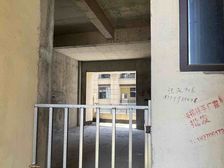 香园丽舍毛坯别墅,业主诚意出售,5室3厅3卫1厨5阳台