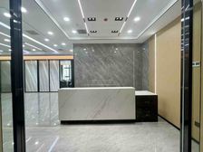 业主急租!璟麟国际256平、全新装修家具按需求配置、随时看