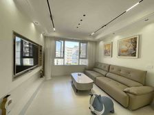 市中心!电梯零公摊!带大院子停车!五千多!