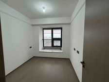 中铁逸都小三房 精装修 三大件齐全 三中 价格低 170w