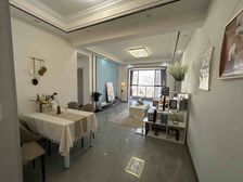 业主精装,吾悦广场对面,直接领包入住,看起就谈