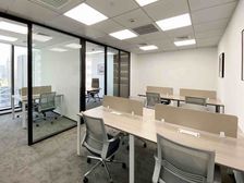 娄山关路地铁站,协泰中心121平,精装修带家具,拎包入驻