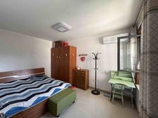 三中!滏阳小学!金域蓝湾三室两厅一卫,老证,低楼层采光没事