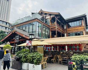 半价出售小独栋!年租25万,带院子露台,景区人流量大,产权清