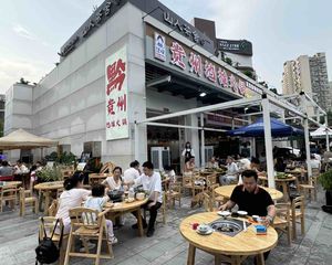 温江核心地段,成熟临街转角铺(火锅店)年租15万,产权清晰!