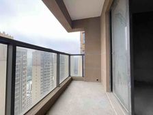 沙北新区 绿地海外滩 凤凰楼层边户三房捡漏价!采光优越诚售