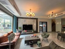 万达商圈精装下叠端户别墅带转角大花园出行方便配套齐全