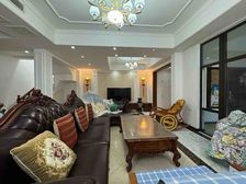 花溪轻轨站旁精装下叠别墅端户 血亏急卖 100平米端户花园