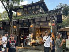 房东出国急售宽窄巷子小独栋,年租20万,带平坝子,证齐