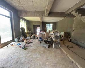 莱卡小镇 上下五层联排端户别墅 送超大花园 有地下室