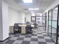 亦庄大族商圈精装带隔间全套家具随时看房