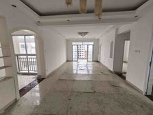 市一小对面电梯精装大三房,单价6700一平方,首付只要13万