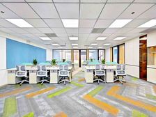 双地铁工人体育场站东西南三面采光500平精装带家具