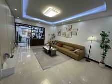 读八钟书包,门口有公园有超市,出行购物方便,停车免费,