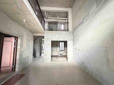 崇州府联排别墅 1-4层 大院子 毛胚新房 位置好 送车位