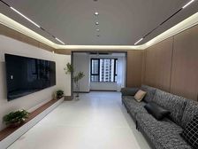 南环!业主豪华装修四室两厅两卫!中间楼层!有证可贷款!