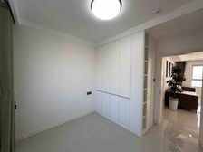 至臻九!业主精装修婚房未住!老证带储间!全天采光!