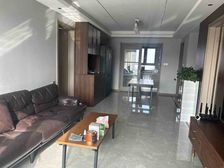 世茂揽樾 精装三室两厅两卫 带小棚 鲁东大学西面 两个车位