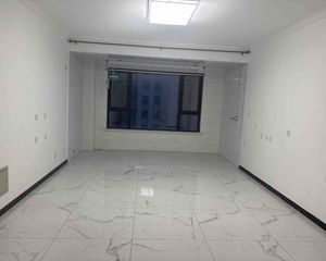 看摩天轮 米兰印象北区中间楼层 老证带负一大储间