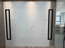 光谷金融港地铁口+NJ中心+现房含家具+88平2加1格局出租