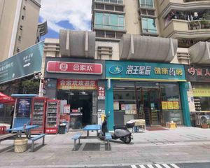 小区出入口商铺 租 9000 售 280w