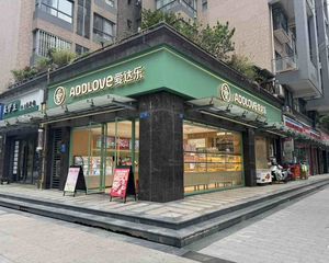 房东缺钱急售,12米开间转角铺(爱达乐)租金200元每平证齐