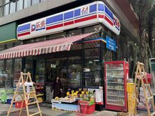 市中心,万人小区门口乐多超市出售,年收16万,人流大,过户快
