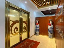 万达金座230平租12000元