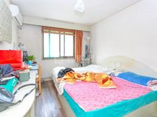 朝辞白帝彩云间,全明两房不等闲。一梯两户双南厨卫朝北厅十五平