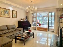 新出!(双南双天井30平天井已搭阳光房 )精装修,拎包即住。