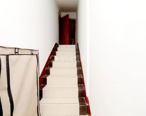 汇业公寓 步梯六楼 采光好 带阁楼露台