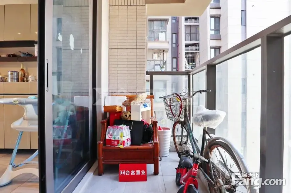 保利葛洲坝海德公馆海荣花园4房2厅周边配套完善