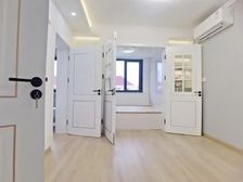 急售,急售,世博中心位置,近近距离观看中国关,房东诚意出售。