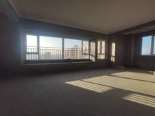 此小区采光充足,人车分流,位置好,朝南视野广阔