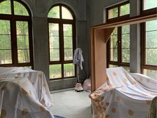 东半岛别墅,纯毛坯,居住舒适。有私人花园。